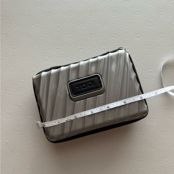 Tumi Hard Shell Case (Delta fisrt Class) - Picture 2 of 11